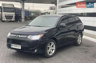Внедорожник / Кроссовер Mitsubishi Outlander 2013 в 