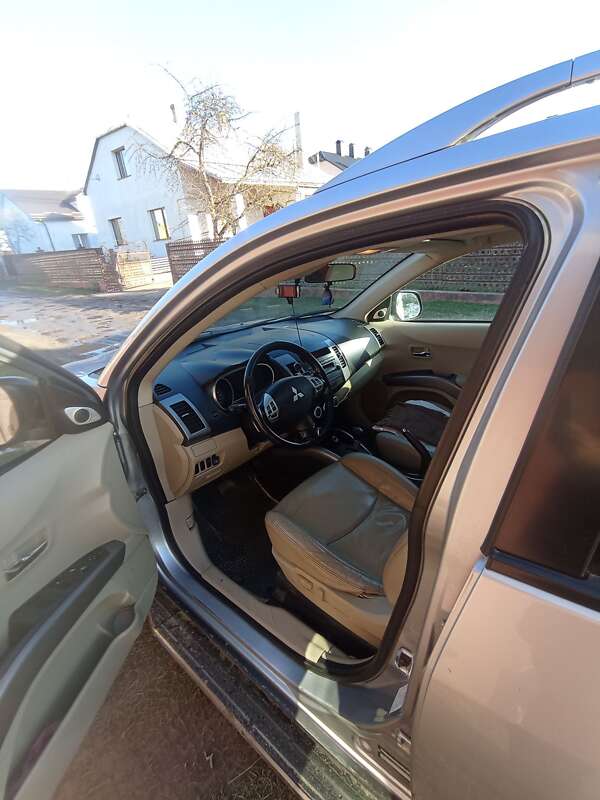 Внедорожник / Кроссовер Mitsubishi Outlander 2007 в Бродах фото 3 Внедорожник / Кроссовер Mitsubishi Outlander 2007 в Бродах