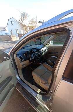 Внедорожник / Кроссовер Mitsubishi Outlander 2007 в 