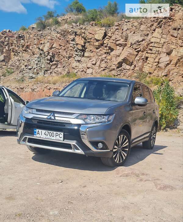 Внедорожник / Кроссовер Mitsubishi Outlander 2020 в Кривом Роге