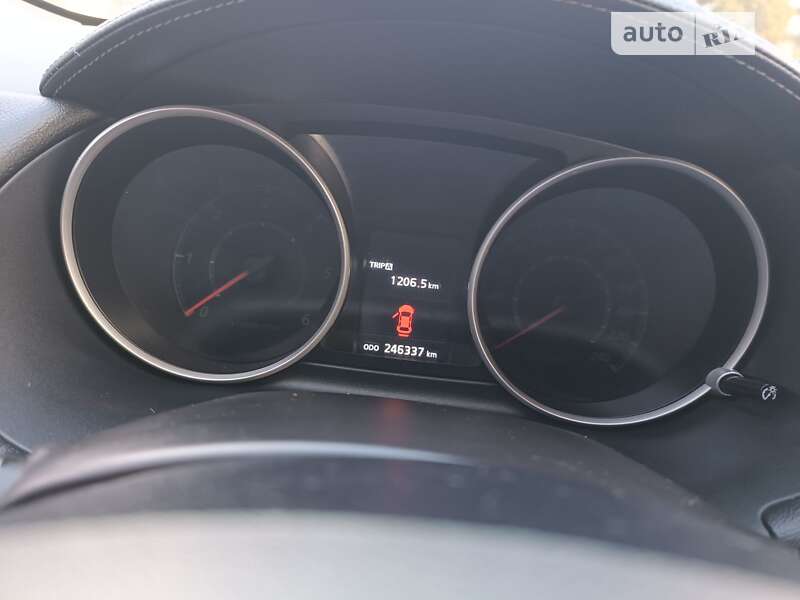 Внедорожник / Кроссовер Mitsubishi Outlander 2012 в Стрые фото 10 Внедорожник / Кроссовер Mitsubishi Outlander 2012 в Стрые