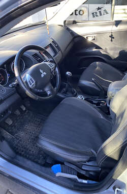 Внедорожник / Кроссовер Mitsubishi Outlander 2012 в Врадиевке