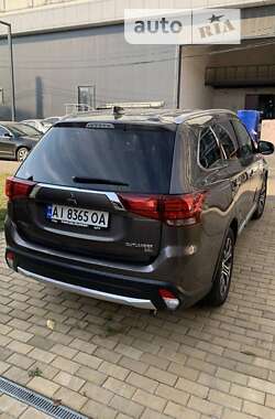 Внедорожник / Кроссовер Mitsubishi Outlander 2016 в Киеве