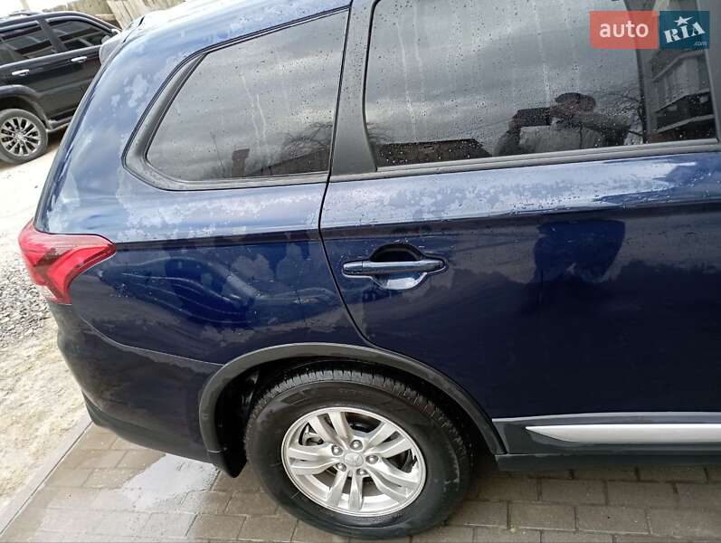 Внедорожник / Кроссовер Mitsubishi Outlander 2020 в Львове фото 3 Внедорожник / Кроссовер Mitsubishi Outlander 2020 в Львове