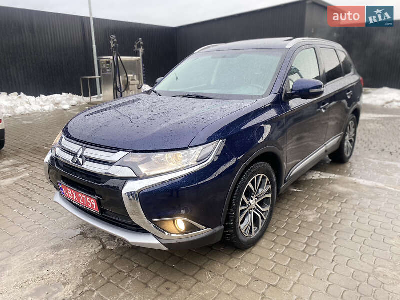 Позашляховик / Кросовер Mitsubishi Outlander 2016 в Львові