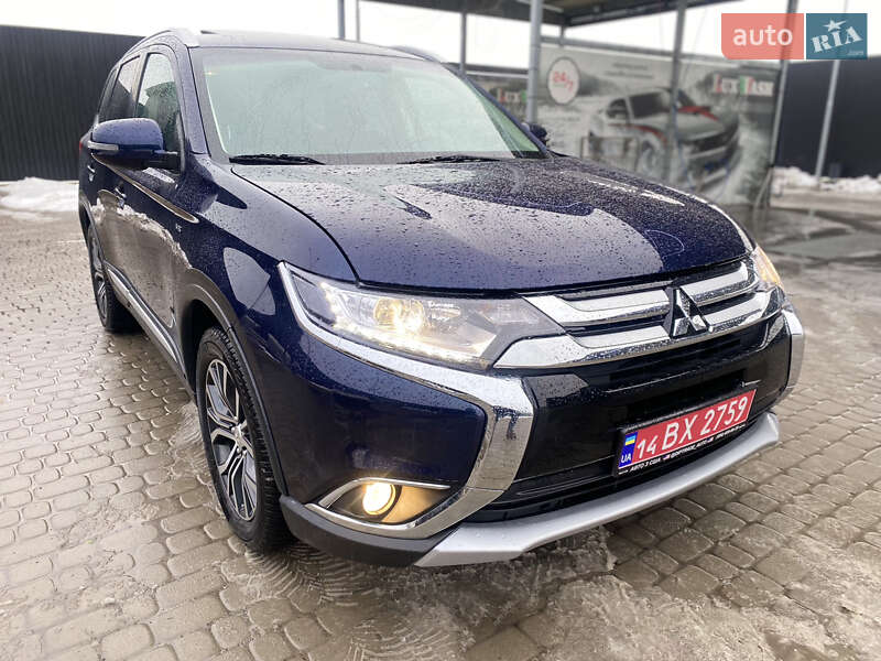 Позашляховик / Кросовер Mitsubishi Outlander 2016 в Львові