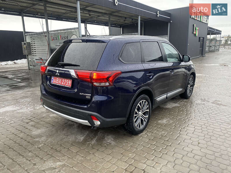 Позашляховик / Кросовер Mitsubishi Outlander 2016 в Львові