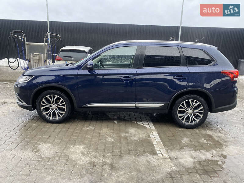 Позашляховик / Кросовер Mitsubishi Outlander 2016 в Львові