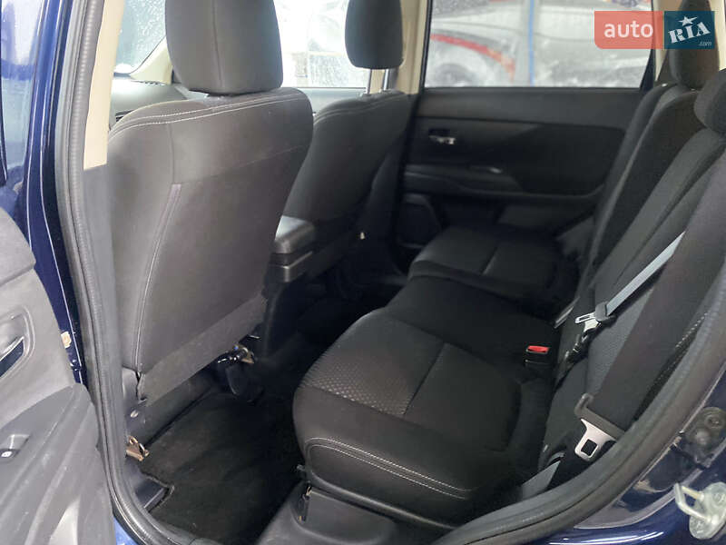 Позашляховик / Кросовер Mitsubishi Outlander 2016 в Львові