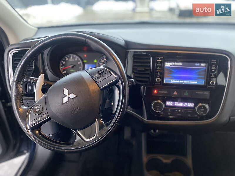 Позашляховик / Кросовер Mitsubishi Outlander 2016 в Львові