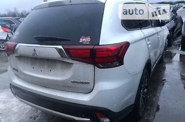 Внедорожник / Кроссовер Mitsubishi Outlander 2017 в Львове