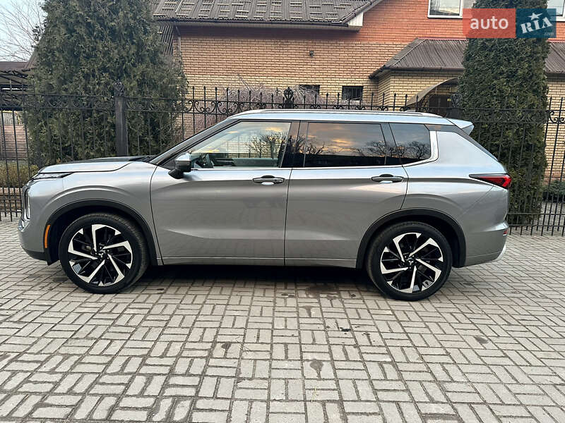 Внедорожник / Кроссовер Mitsubishi Outlander 2021 в Запорожье