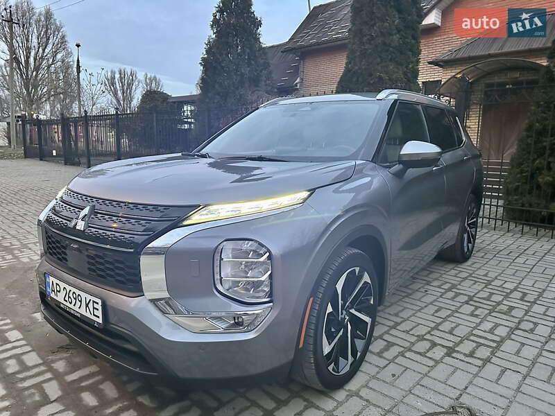Внедорожник / Кроссовер Mitsubishi Outlander 2021 в Запорожье