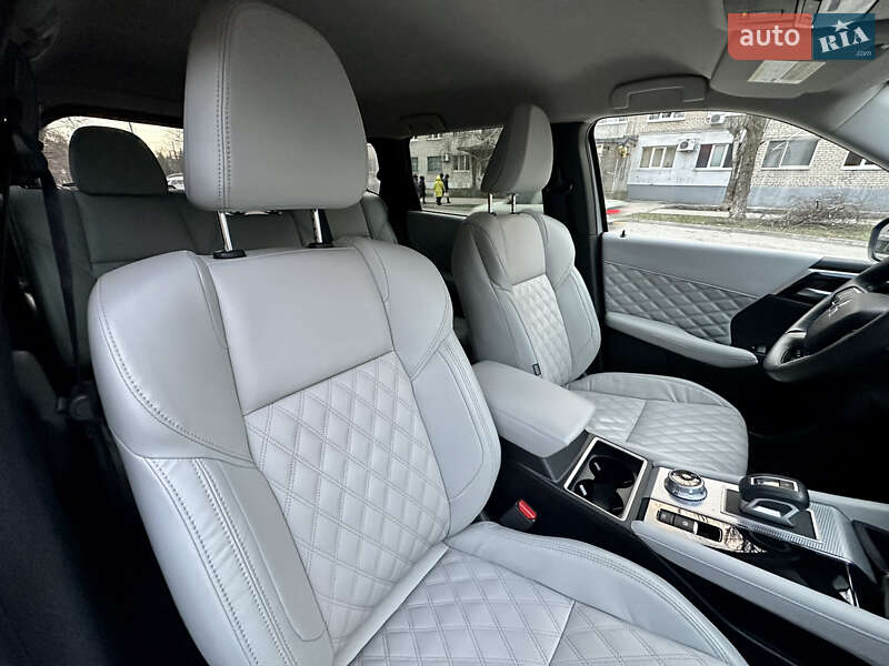 Внедорожник / Кроссовер Mitsubishi Outlander 2021 в Запорожье