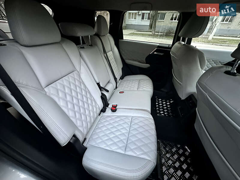 Внедорожник / Кроссовер Mitsubishi Outlander 2021 в Запорожье