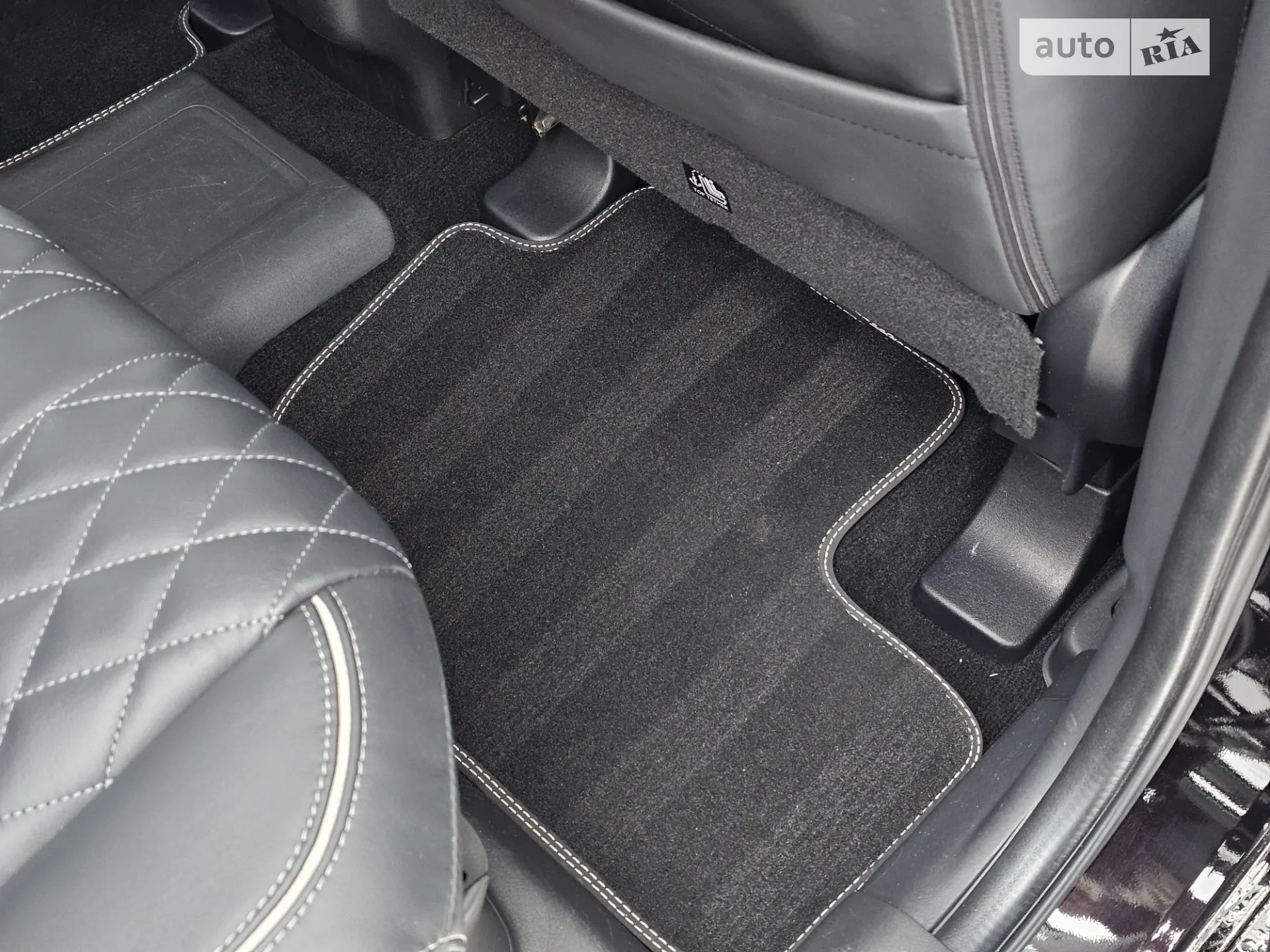 2018 Mitsubishi Outlander - мініатюра 38