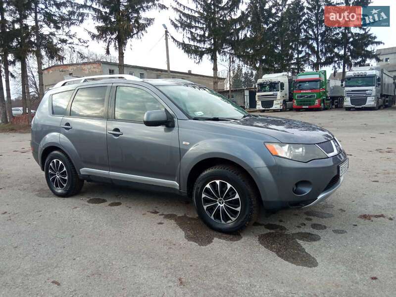 Позашляховик / Кросовер Mitsubishi Outlander 2008 в Чорткові