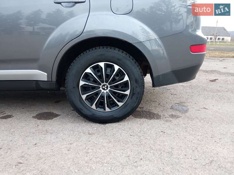 Позашляховик / Кросовер Mitsubishi Outlander 2008 в Чорткові