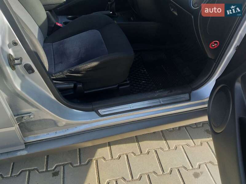 Внедорожник / Кроссовер Mitsubishi Outlander 2003 в Теребовле