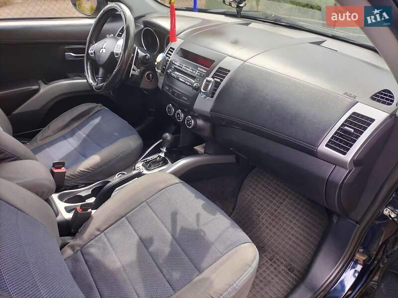 Внедорожник / Кроссовер Mitsubishi Outlander 2011 в Львове