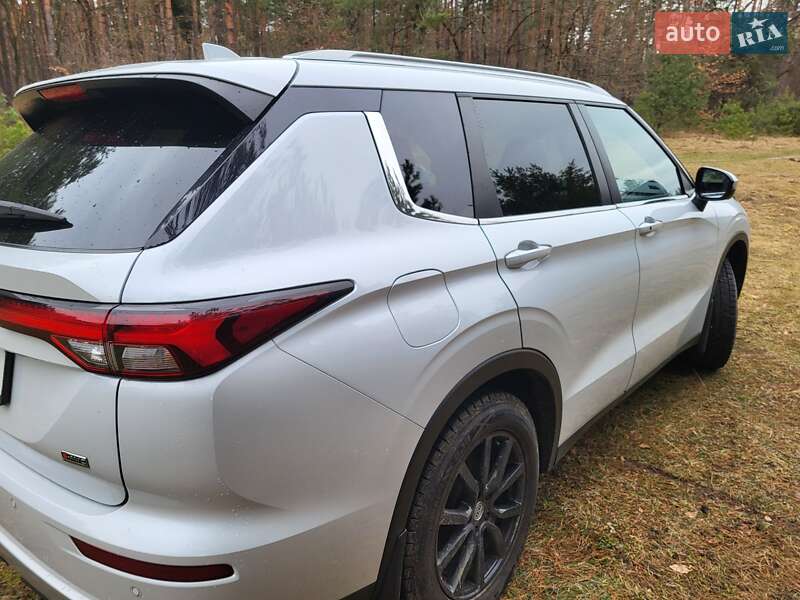 Внедорожник / Кроссовер Mitsubishi Outlander 2021 в Жовкве