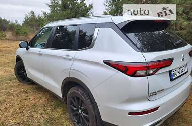 Позашляховик / Кросовер Mitsubishi Outlander 2021 в Жовкві