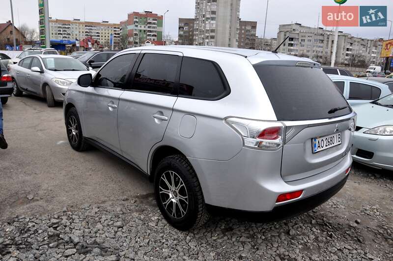 Внедорожник / Кроссовер Mitsubishi Outlander 2014 в Львове