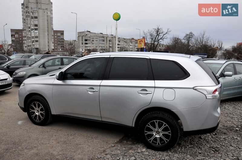 Внедорожник / Кроссовер Mitsubishi Outlander 2014 в Львове