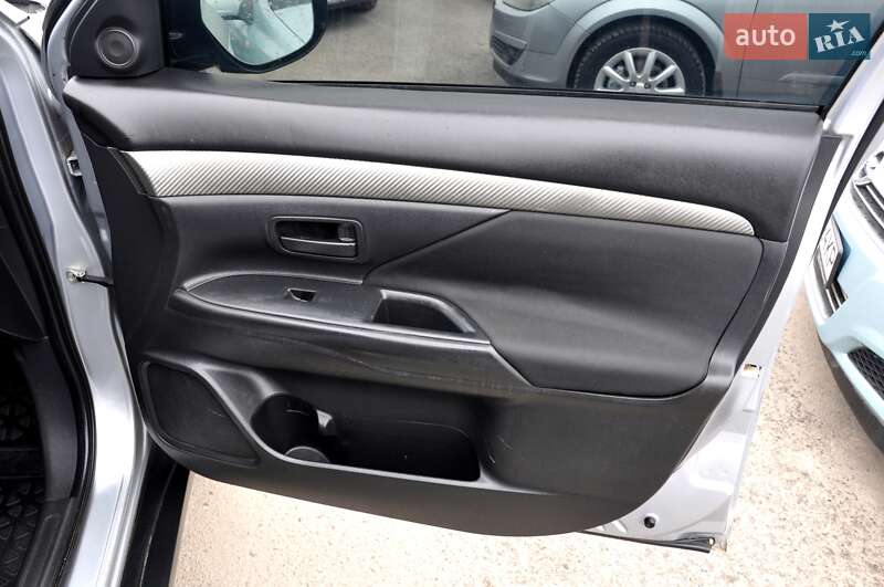 Внедорожник / Кроссовер Mitsubishi Outlander 2014 в Львове