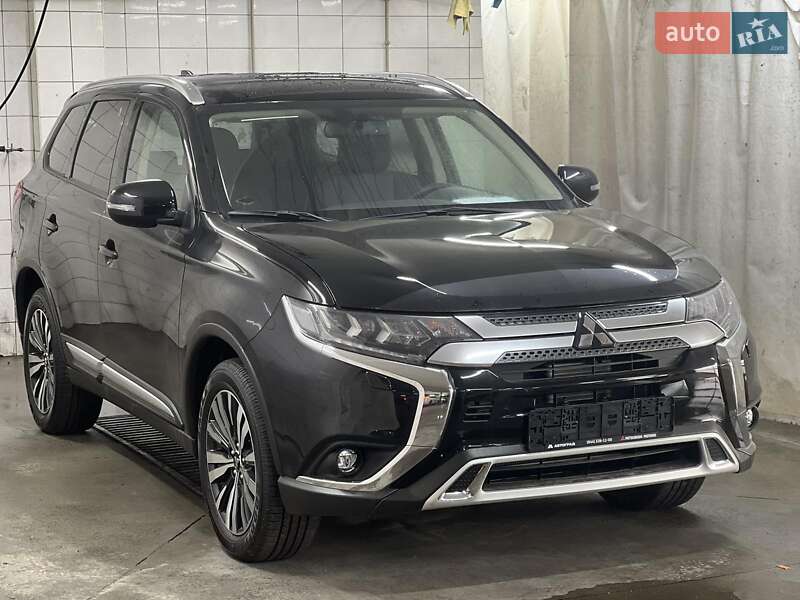 Позашляховик / Кросовер Mitsubishi Outlander 2022 в Пирятині