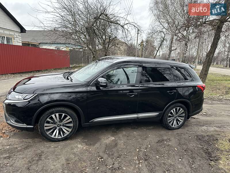 Позашляховик / Кросовер Mitsubishi Outlander 2022 в Пирятині