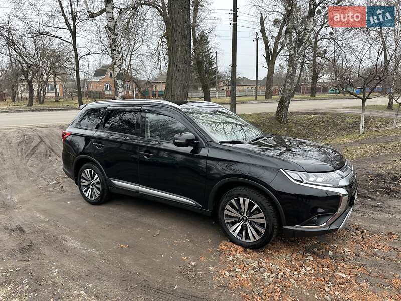 Позашляховик / Кросовер Mitsubishi Outlander 2022 в Пирятині