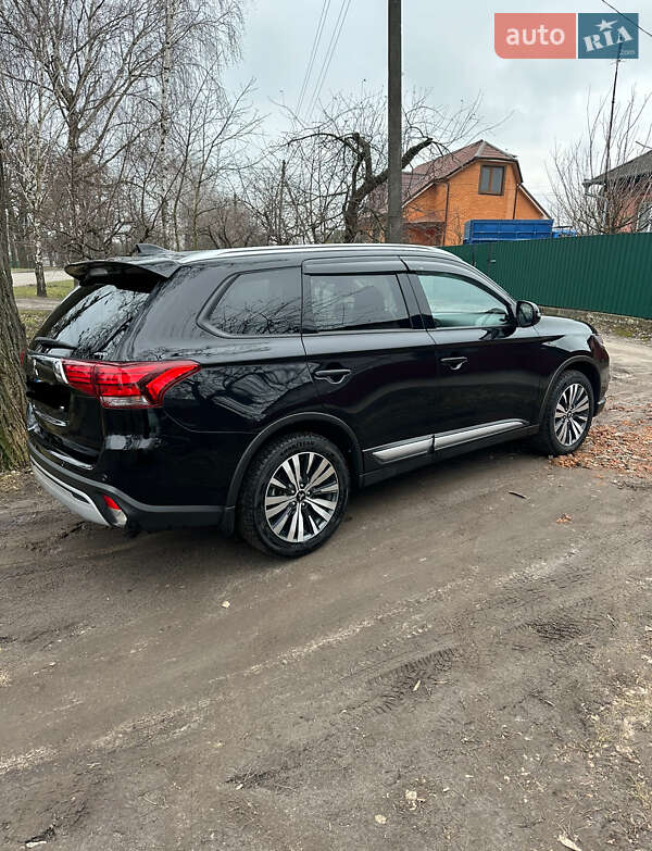 Позашляховик / Кросовер Mitsubishi Outlander 2022 в Пирятині