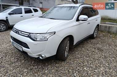 Позашляховик / Кросовер Mitsubishi Outlander 2013 в Чернівцях