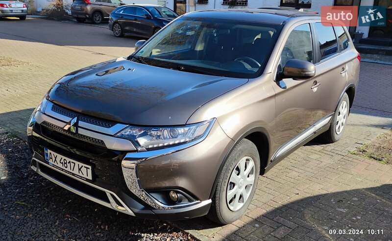 Внедорожник / Кроссовер Mitsubishi Outlander 2019 в Львове