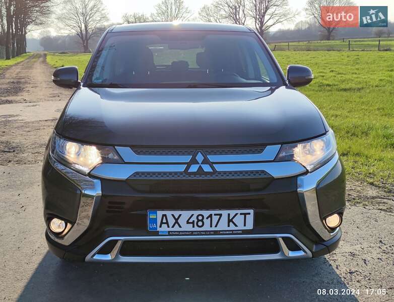 Внедорожник / Кроссовер Mitsubishi Outlander 2019 в Львове