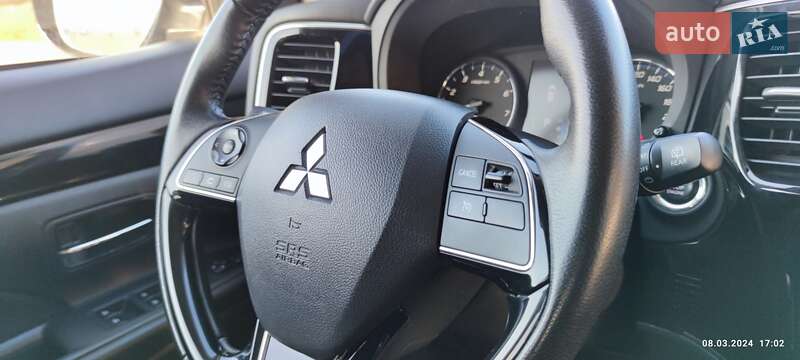 Внедорожник / Кроссовер Mitsubishi Outlander 2019 в Львове