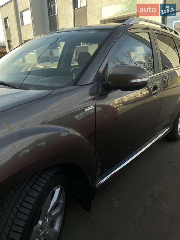 Внедорожник / Кроссовер Mitsubishi Outlander 2010 в Измаиле фото 4 Внедорожник / Кроссовер Mitsubishi Outlander 2010 в Измаиле