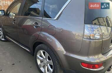 Внедорожник / Кроссовер Mitsubishi Outlander 2010 в Измаиле