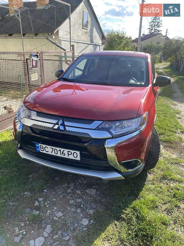 Внедорожник / Кроссовер Mitsubishi Outlander 2018 в Львове