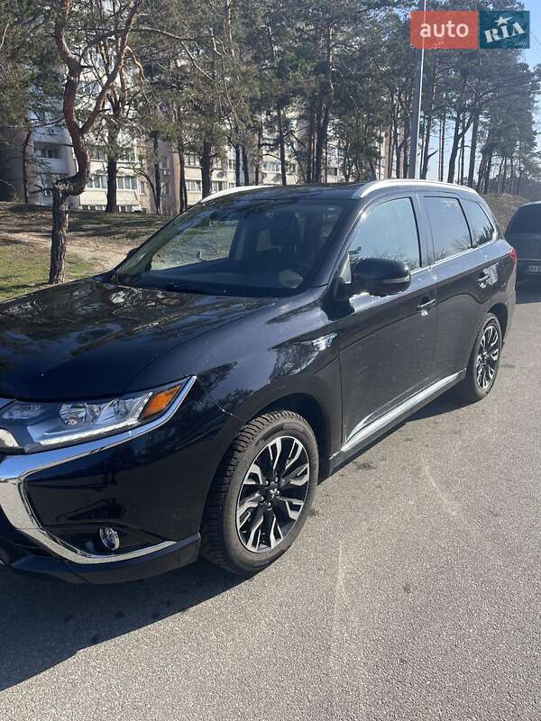 Позашляховик / Кросовер Mitsubishi Outlander 2018 в Києві