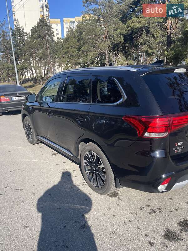 Позашляховик / Кросовер Mitsubishi Outlander 2018 в Києві