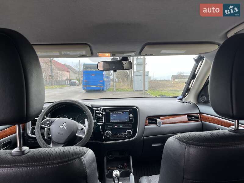 Внедорожник / Кроссовер Mitsubishi Outlander 2014 в Львове