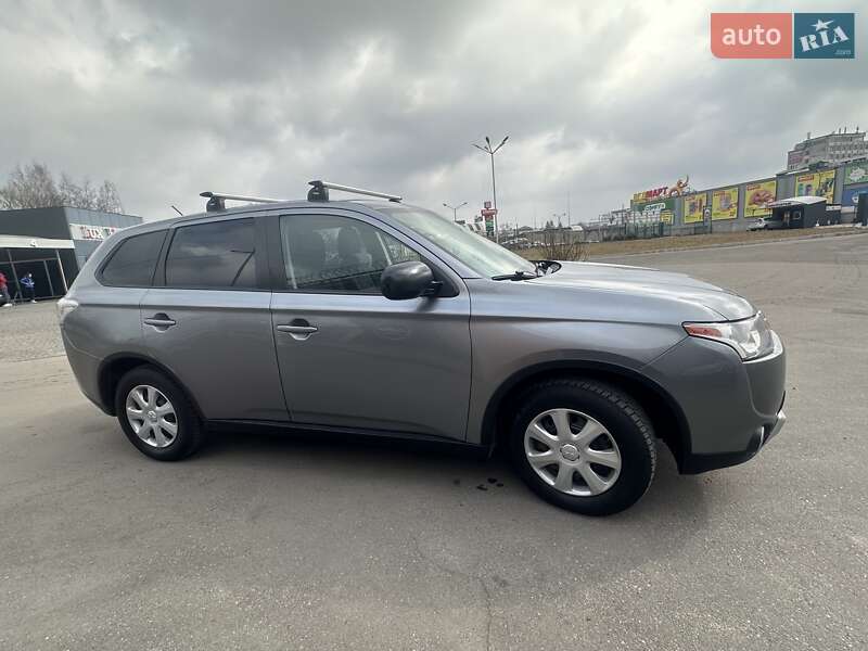Внедорожник / Кроссовер Mitsubishi Outlander 2014 в Полтаве
