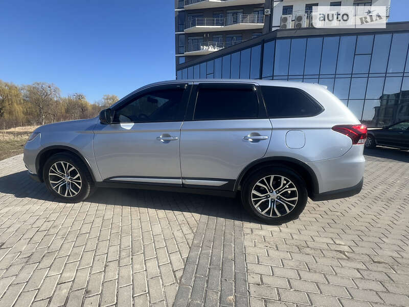 Внедорожник / Кроссовер Mitsubishi Outlander 2017 в Ровно