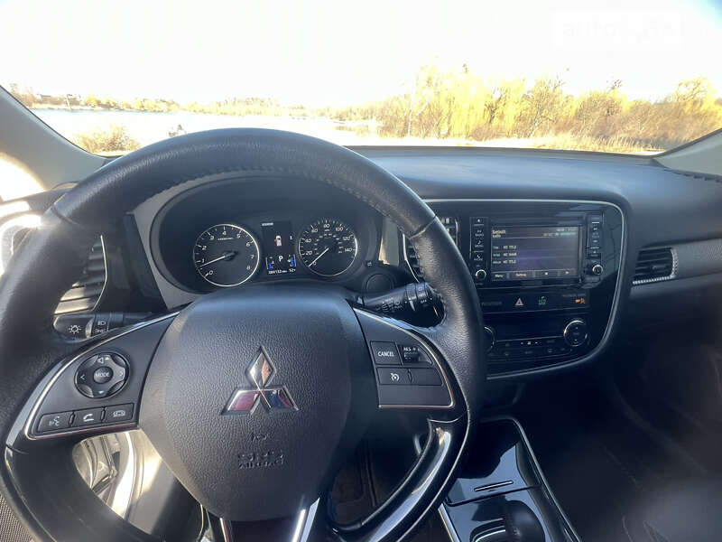 Внедорожник / Кроссовер Mitsubishi Outlander 2017 в Ровно