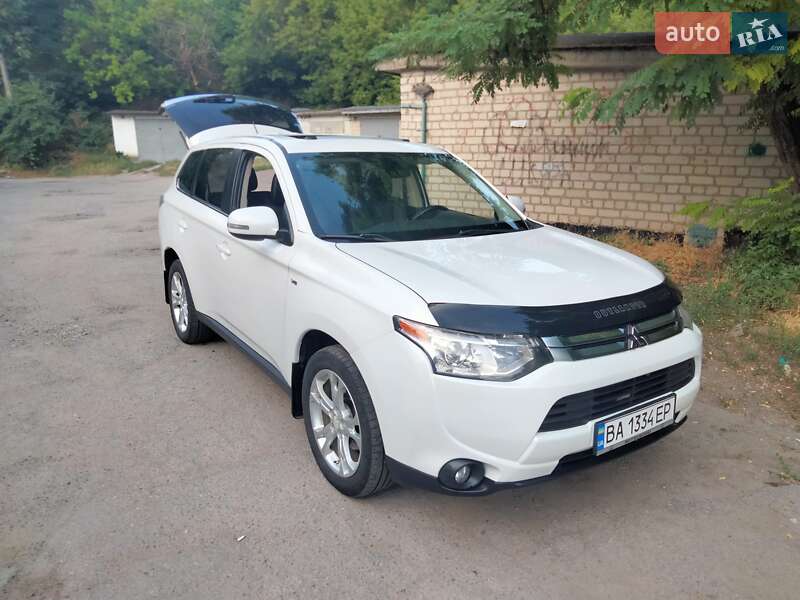 Позашляховик / Кросовер Mitsubishi Outlander 2013 в Кропивницькому