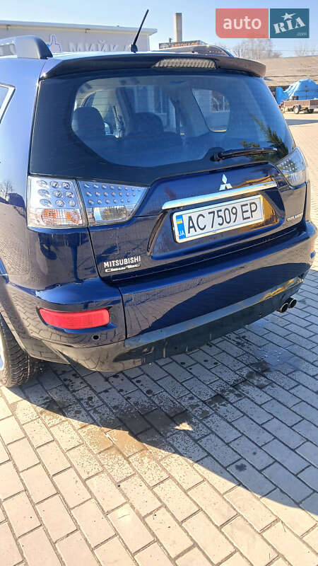 Внедорожник / Кроссовер Mitsubishi Outlander 2011 в Иваничах
