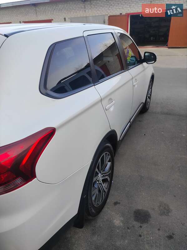 Позашляховик / Кросовер Mitsubishi Outlander 2017 в Новомосковську фото 2 Позашляховик / Кросовер Mitsubishi Outlander 2017 в Новомосковську