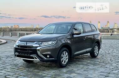 Позашляховик / Кросовер Mitsubishi Outlander 2022 в Києві